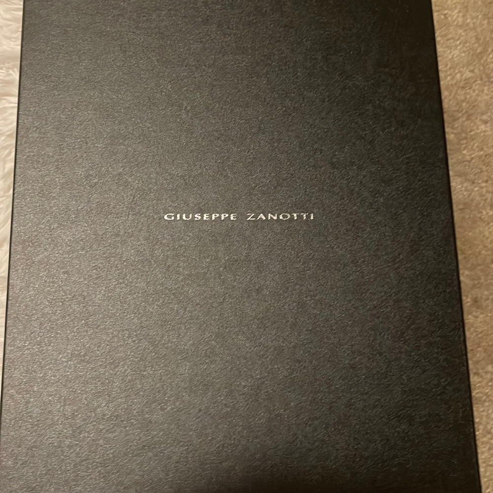 Brandnew Never worn, New In box Giuseppe ZANOTTI